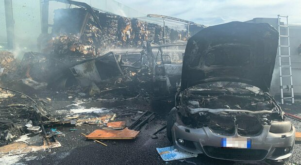 Incidente sull'A1 a Firenze direzione Bologna: in fiamme due camion e un'auto, due morti