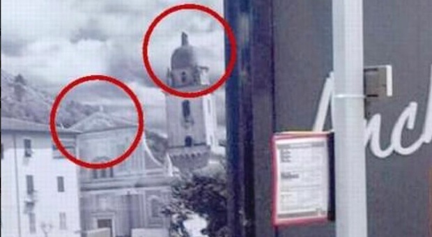 Lidl, sul poster spariscono le croci sulla chiesa: scoppia la polemica, sindaco minaccia azione legale