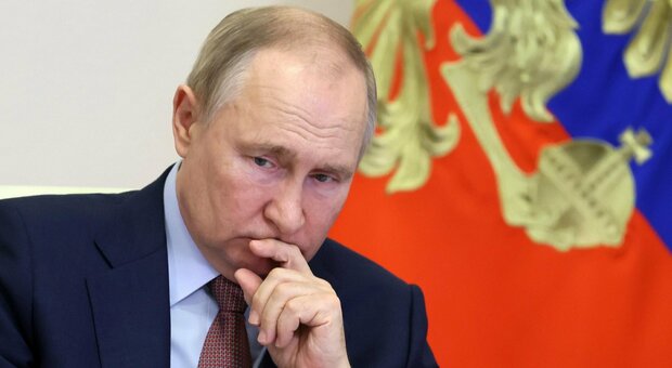 «La Russia sta perdendo e continuerà a fallire», il capo dell'esercito britannico: a Putin non dicono la verità