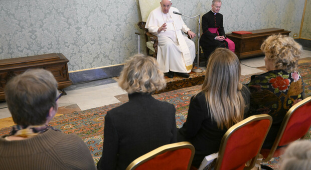 Violenza donne, Papa Francesco aderisce alla campagna Rai ma in Vaticano va risolto il caso Rupnik