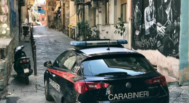 Ragazzo 26enne violenta la figlia disabile della compagna, indagata anche la madre: choc a Napoli