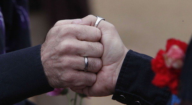 Cassazione: «Il no alle nozze gay non è discriminatorio, ma sì a diritti per le coppie di fatto»