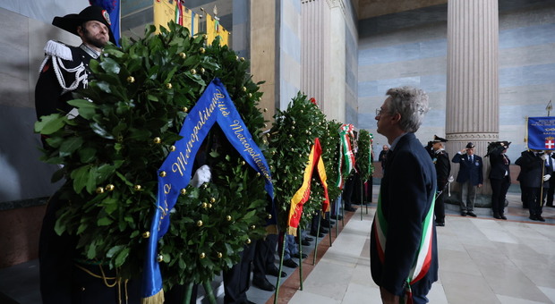 Manfredi celebra la festa dell'Unità al mausoleo di Posillipo