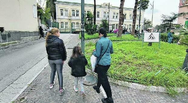 Napoli, sparatoria a Ponticelli davanti a una scuola: ferito il nipote del boss