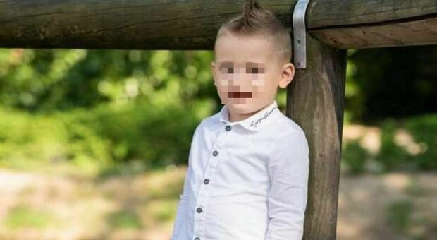 Malore in casa nella notte, Mattia muore a 8 anni dopo il ricovero: autopsia per chiarire le cause