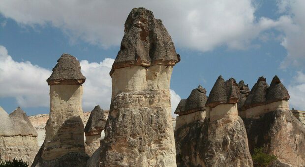 Rocce a forma di pene, la valle della Cappadocia che attira turisti da tutta Europa