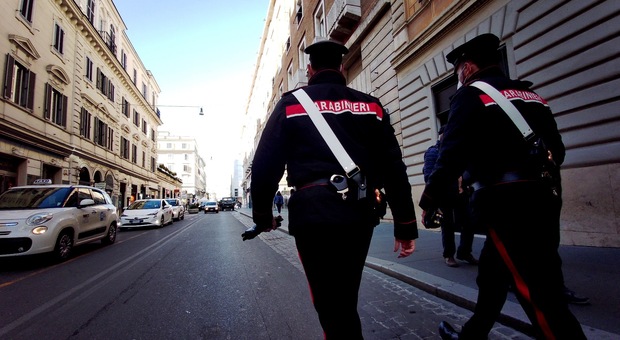 Studentessa molestata sul pianerottolo di casa a Roma, salvata dalle coinquiline: arrestato straniero 42enne