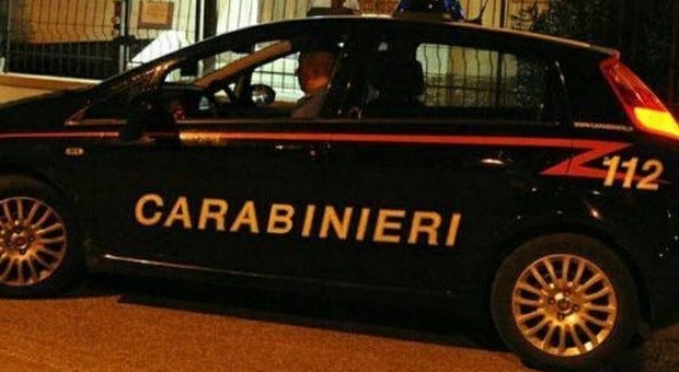 Pesaro, stanco di aspettare se la prende con i sanitari: arrivano i carabinieri