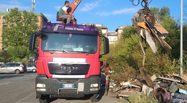 Maxi operazione dell'Ama: rimosse 30 tonnellate di rifiuti abbandonati