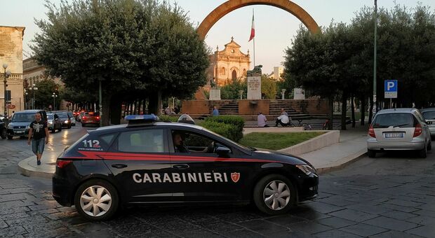 Tenta di spillare 8.000 euro ad un'anziana, ma lei chiama i carabinieri e lo fa arrestare