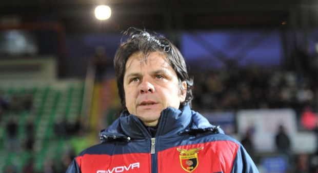 La Casertana esonera il tecnico Nicola Romaniello: pesa l'umiliante sconfitta col Benevento