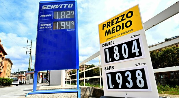 Benzina, bocciati i cartelli dei prezzi medi. Il ministero prepara un nuovo decreto: informazioni agli utenti ogni tre giorni