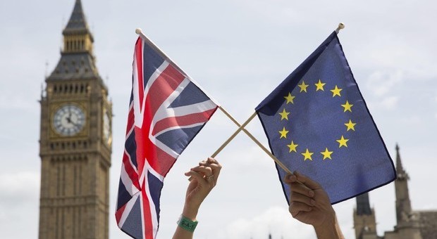 Brexit, l'Ue avverte: le patenti di guida europee potrebbero non essere più valide nel Regno Unito e viceversa