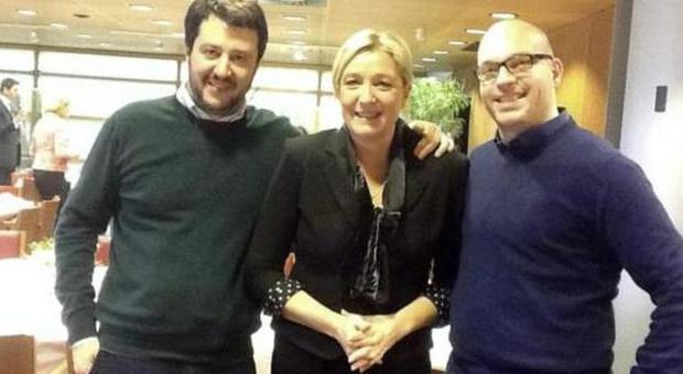 Matteo Salvini con Marine Le Pen e Lorenzo Fontana