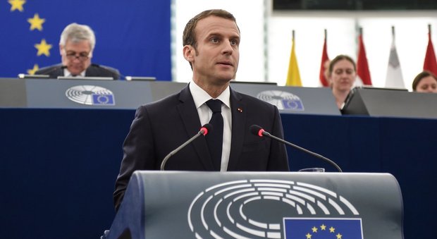Macron: «Rischiamo una guerra civile Ue Con i raid in Siria abbiamo salvato l'onore mondiale»