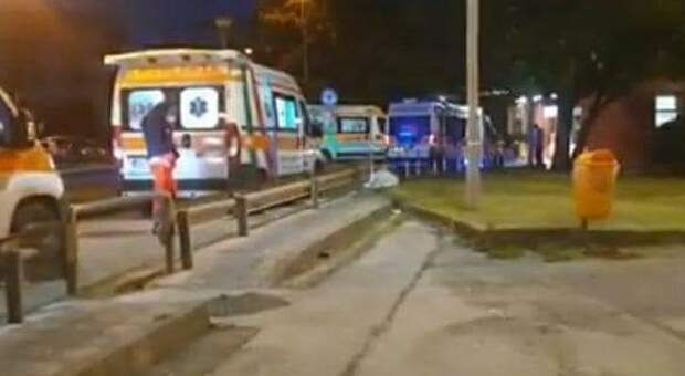Covid a Scafati, blitz dei carabinieri nell'ospedale pieno con ambulanze in fila