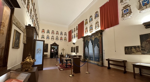 Il Salone degli Stemmi dell'episcopio di Sant'Agata de' Goti