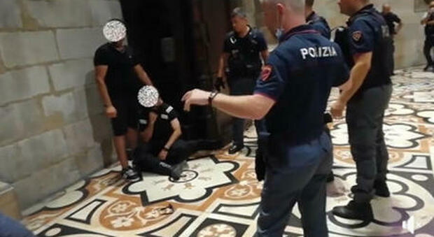 Milano, ostaggio in Duomo: carcere per il 26enne egiziano. «Non sono dell'Isis»