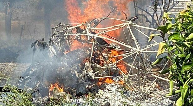 Aereo da turismo precipita nel Cosentino e s'incendia: morti gli occupanti