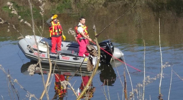 Scoperto il cadavere di una donna in un'ansa del fiume Piave, a dare l'allarme un pescatore