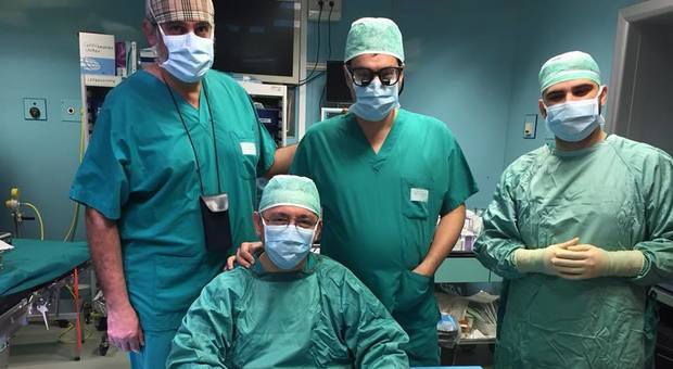 Fa il record di trapianti e accusa i politici «incompetenti»: il post del chirurgo diventa virale