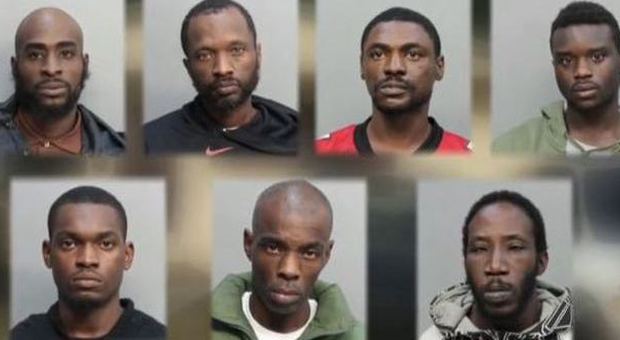 Rapiscono una 16enne e la vendono come schiava del sesso: sette arrestati