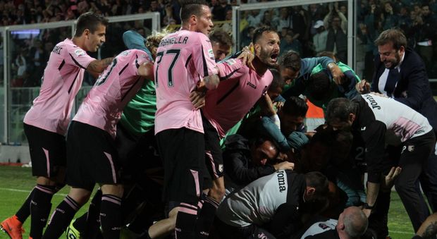 Il Palermo batte il Verona 3-2 ed è salvo. Il Carpi vince a Udine ma retrocede