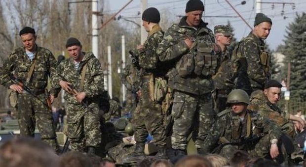 Soldati ucraini nell'est del paese (Ansa)