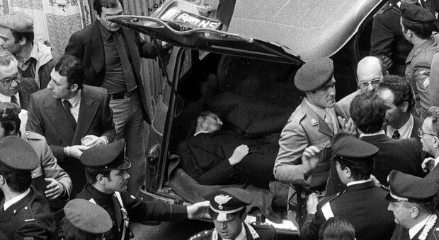 Aldo Moro, la tragica fine che risvegliò lo Stato: il 9 maggio '78, i brigatisti e la Renault in via Caetani