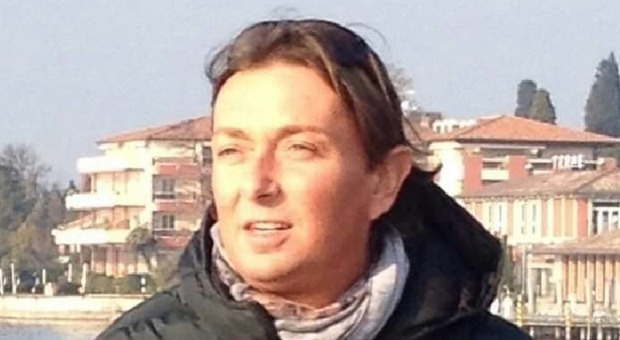 Stefano Favaro, maestro di tennis morto in casa: il malore e le chiavi nella serratura esterna, cosa è successo