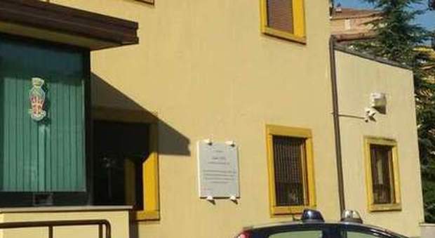 "Non aprite, chiamate i carabinieri": meccanico lascia un biglietto prima del suicidio