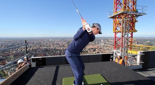 Golf, per Manassero tiro da un grattacielo a Milano
