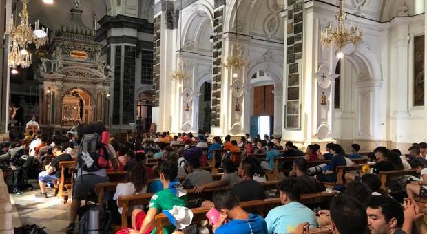 Il Santuario di Madonna dell'Arco tappa di 250 giovani in cammino verso Roma