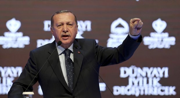 La Turchia sospende le relazioni con l'Olanda: alta tensione fra i due Paesi