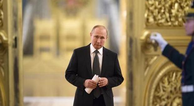 Russia, Putin presidente fino al 2024. Medvedev confermato premier