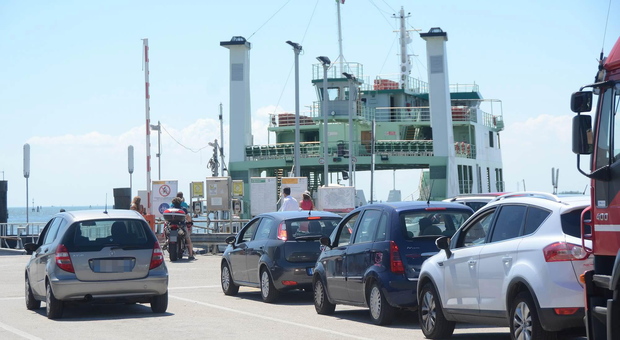 Tre navi traghetto su 5 in avaria il giorno di Natale: caos ferry a Lido e Pellestrina, ore di attesa