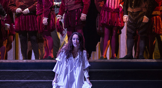 Rigoletto al teatro San Carlo prima con due ministri