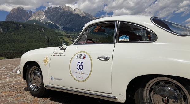 Un'auto storica che prenderà il via alla Coppa d'Oro delle Dolomiti 2020