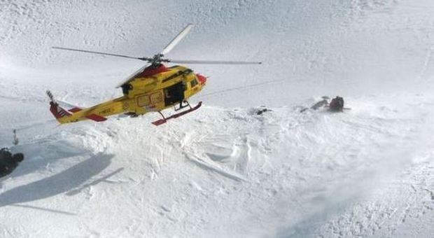 Slavina nel torinese, morti tre scialpinisti. Tragedia in montagna in Val di Susa