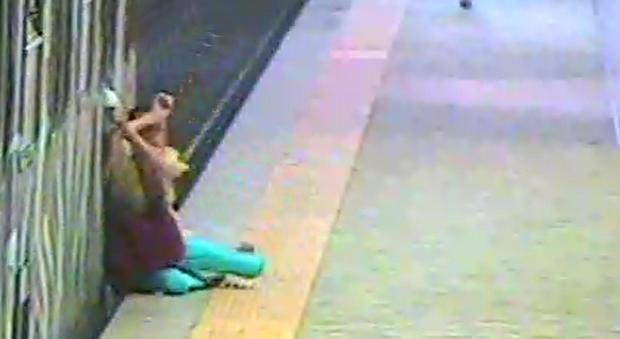 Roma, donna trascinata dalla metro: macchinista indagato