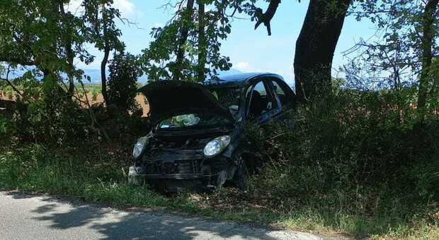 Incidente stradale tra quattro auto sulla Nepesina: due persone in ospedale