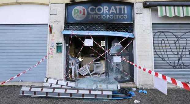 Mafia Capitale, attentato a sede Pd Coratti Trovate tracce di liquido infiammabile Il consigliere: «Antipolitica genera rabbia»