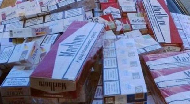 Pompei, sequestrate 2.500 stecche di sigarette in un camper nel camping: choc tra i turisti