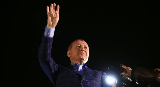 Turchia, Erdogan vince il referendum: sarà presidente fino al 2034