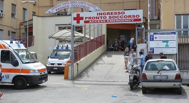 Ambulanza ed equipaggio sequestrati dopo un incidente stradale, follia a Napoli