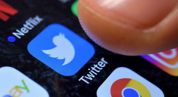 «Twitter Blue» è il nuovo servizio in abbonamento: tutte le funzioni a pagamento
