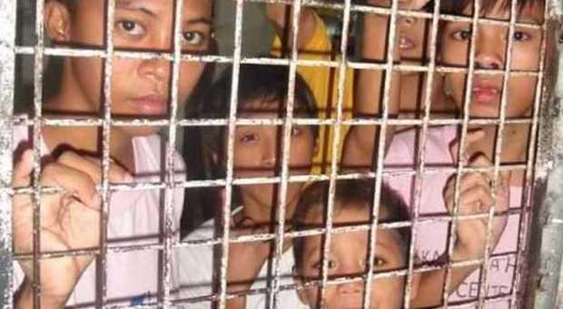 Il Papa in visita a Manila: centinaia di bimbi vagabondi incarcerati e tenuti in condizioni disumane per “ripulire” la città
