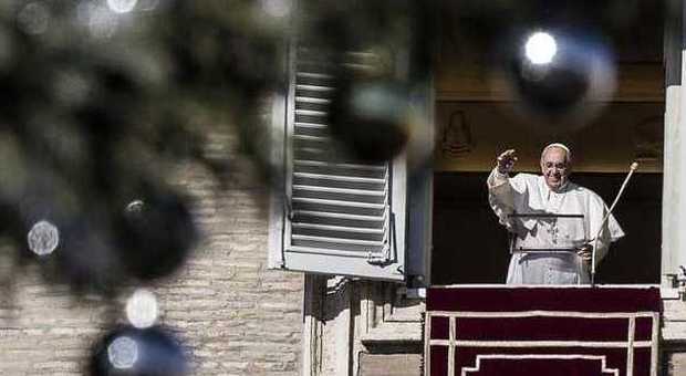 Gli auguri di Papa Francesco: «Il Signore bussa e passa, non ignoriamolo»
