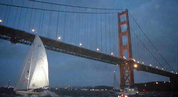 Usa, una rete anti-suicidio sul ponte del Golden Gate: in 80 anni si sono lanciate 1.700 persone