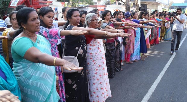India: la rivolta delle donne per accedere al tempio proibito